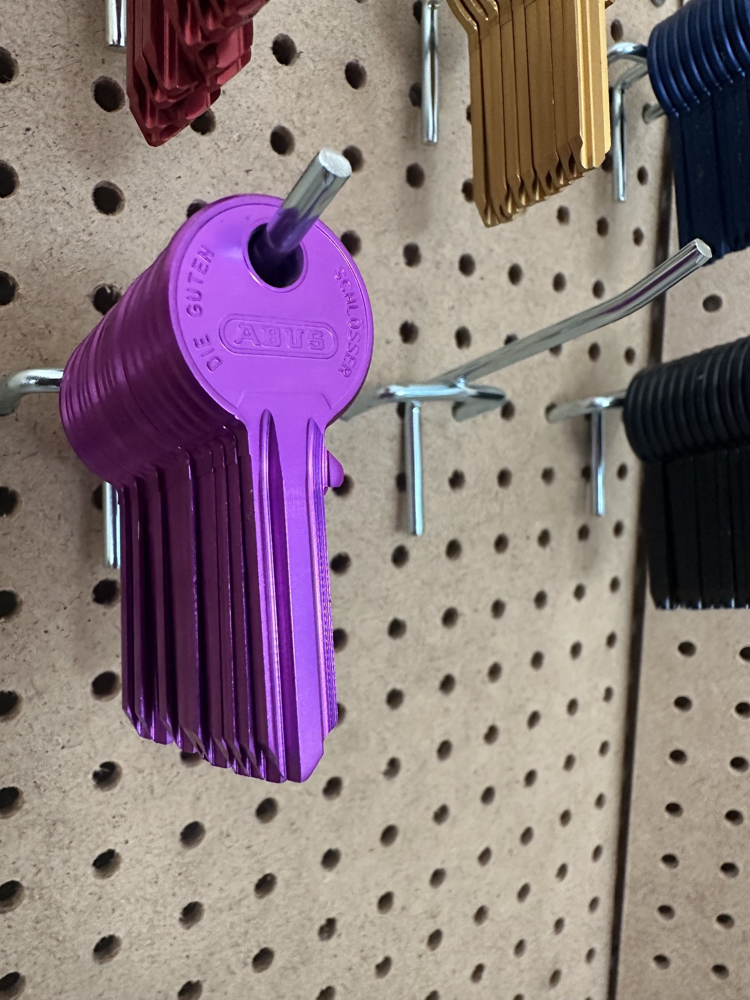 Bunte Schlüssel und Schlüsselzubehör